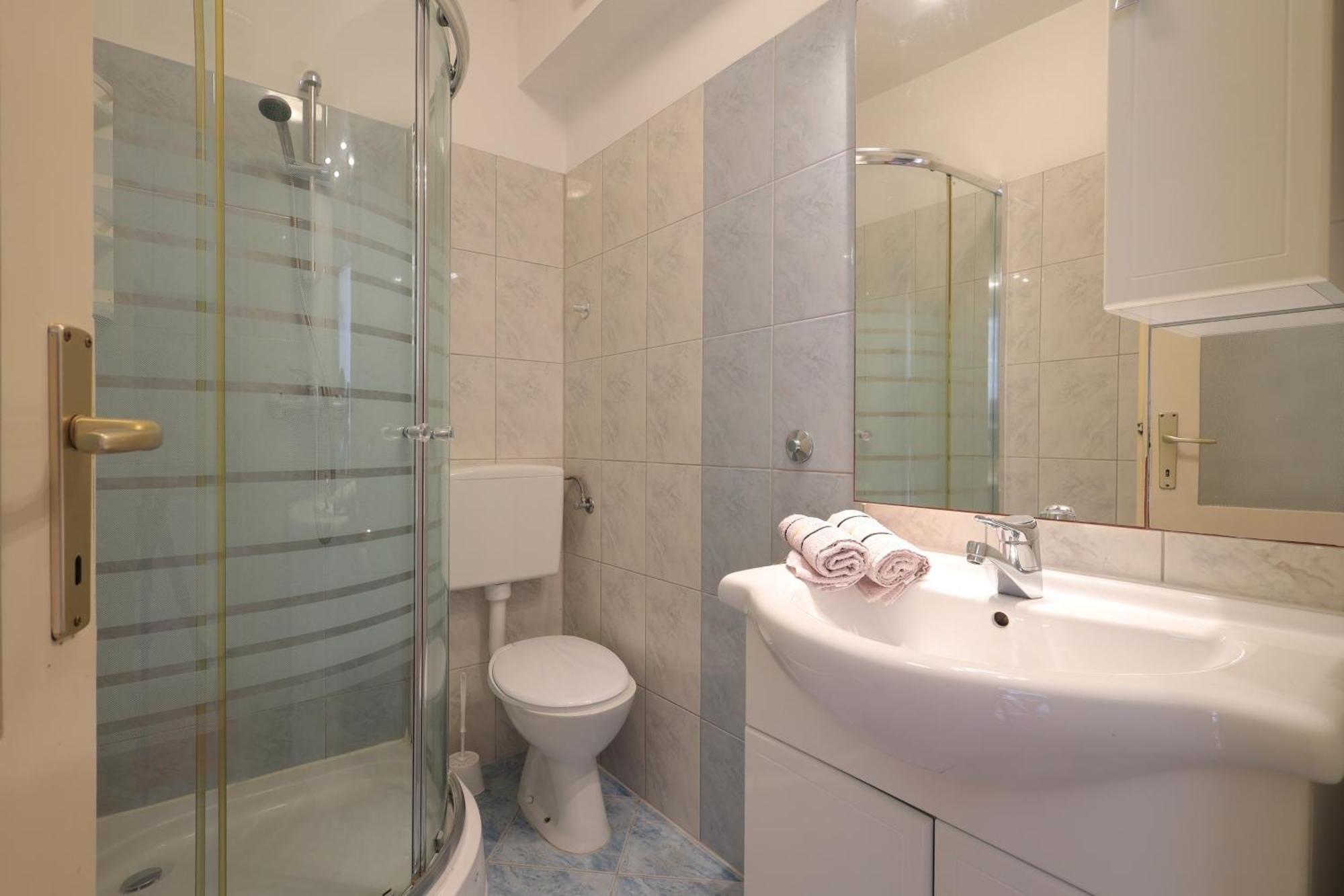 Apartments By The Sea Brela, Makarska - 18356 Εξωτερικό φωτογραφία