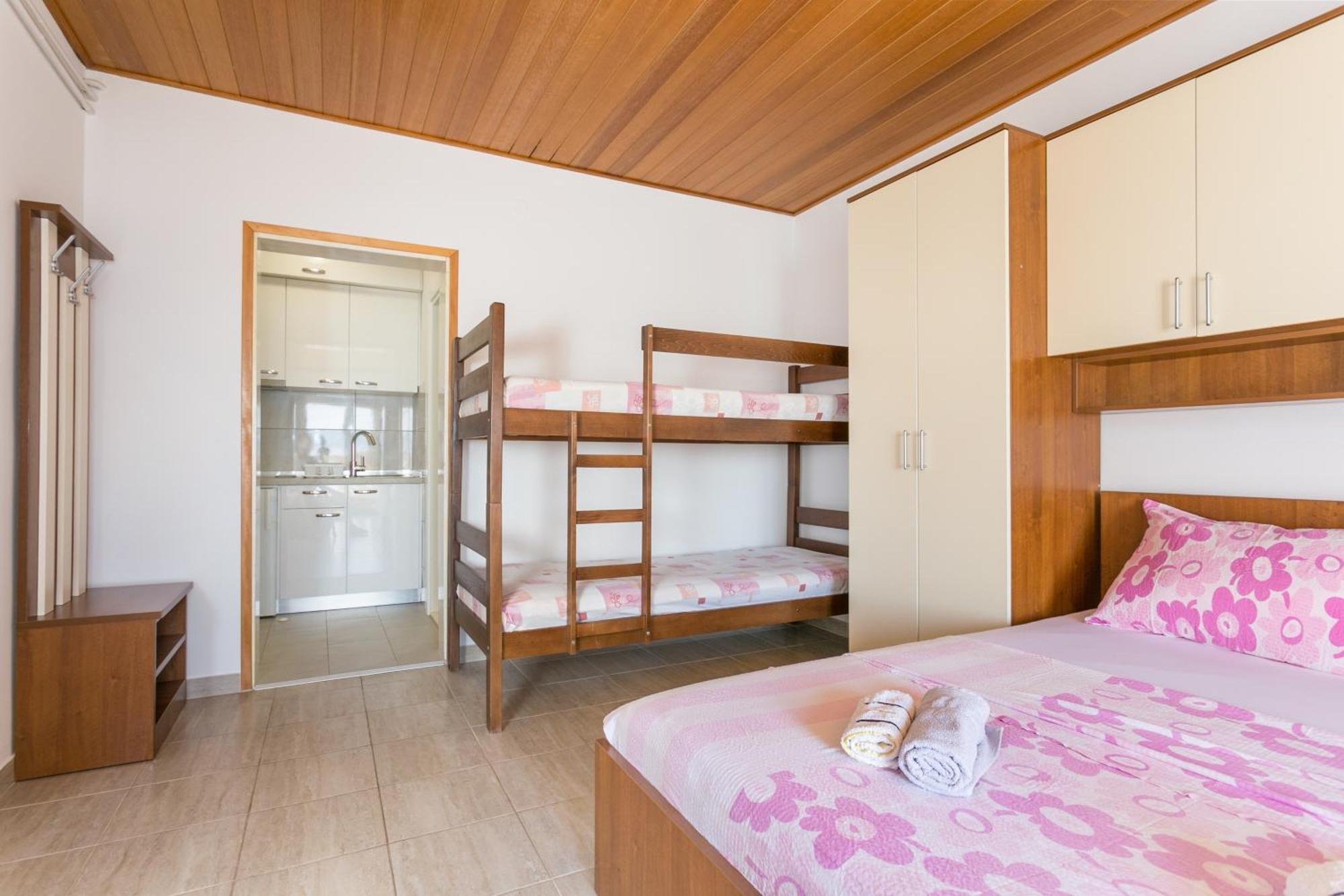 Apartments By The Sea Brela, Makarska - 18356 Δωμάτιο φωτογραφία